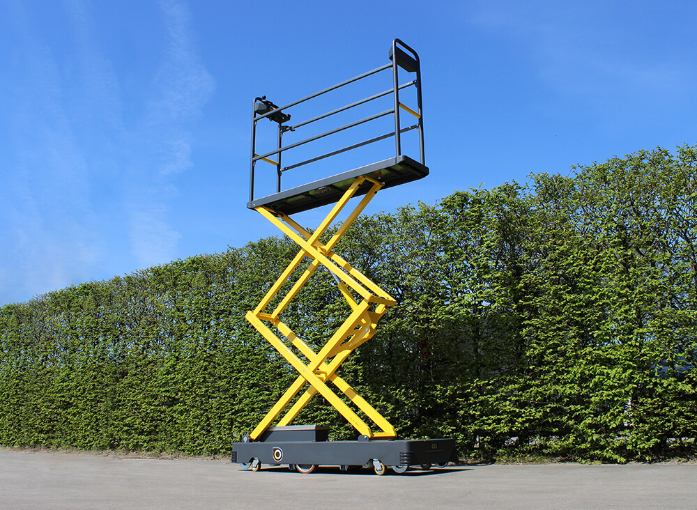 Qii-Lift Z pipe rail trolley with high working platform